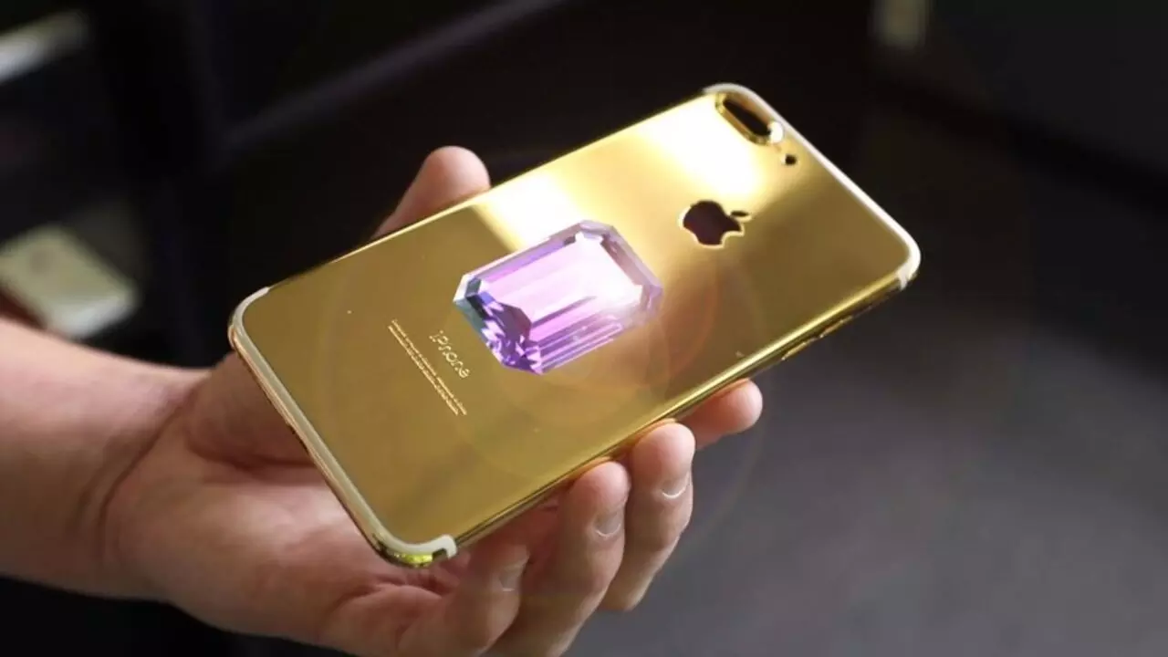 World’s Costliest Phone: दुनिया का सबसे महंगा फोन, जिसक उपयोग होता है सिर्फ दिखावे के लिए, आइए जानते हैं क्या है इसका नाम