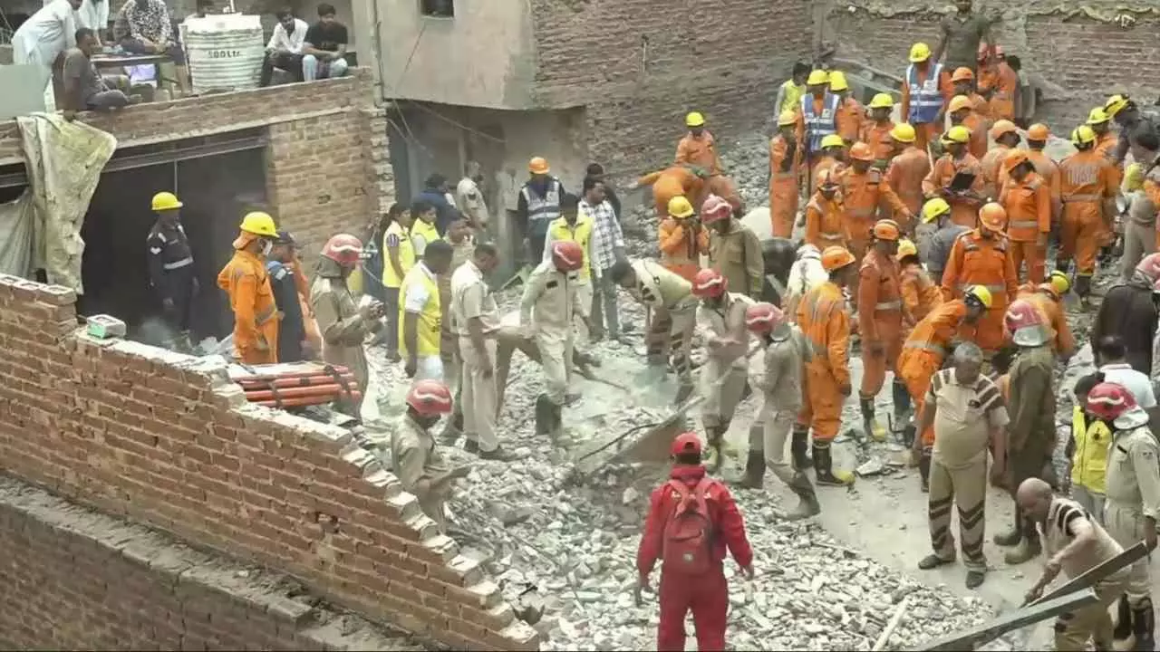 Building Collapsed in Mustafabad