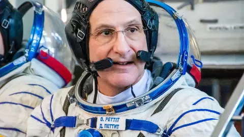 Don Pettit space mission: अंतरिक्ष की ऊंचाइयों से 70 की उम्र में वापसी, डॉन पेटिट का प्रेरणादायक अंतरिक्ष मिशन Don Pettit space mission: अंतरिक्ष की ऊंचाइयों से 70 की उम्र में वापसी, डॉन पेटिट का प्रेरणादायक अंतरिक्ष मिशन