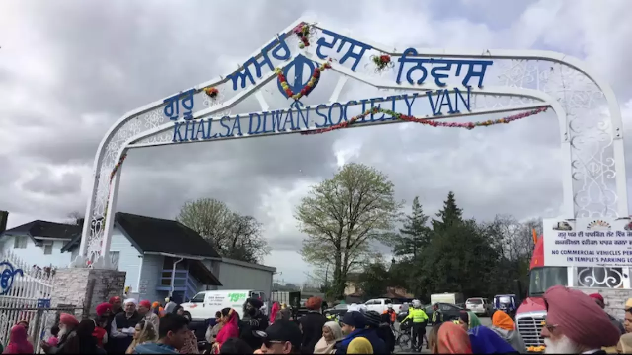 Gurdwara Vandalised: खालिस्तान समर्थकों की करतूत से सुलगा वैंकूवर, गुरुद्वारे में की तोड़फोड़, सिख समुदाय भड़का
