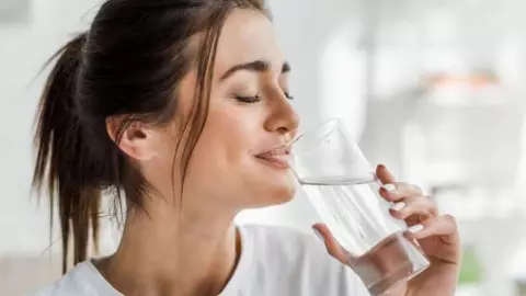 Best Drinks For Hydration:  क्या सिर्फ पानी पीने से बॉडी हाइड्रेटेड रह सकती है? जानें हाइड्रेशन के लिए बेस्ट 5 ड्रिंक्स
