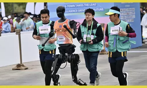 Humans and Robots Race in the Half Marathon Race in China