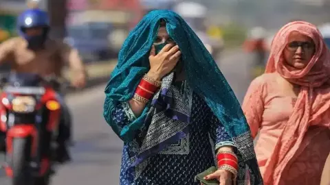 Aaj Ka Mausam: दिल्ली से राजस्थान तक गर्मी का कहर, बिहार-झारखंड में बारिश की दस्तक – जानिए देशभर का मौसम