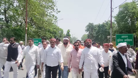 Shravasti News: विनय शंकर तिवारी के समर्थन में सपा-कांग्रेस समेत कई सामाजिक संगठन, राष्ट्रपति के नाम दिया ज्ञापन