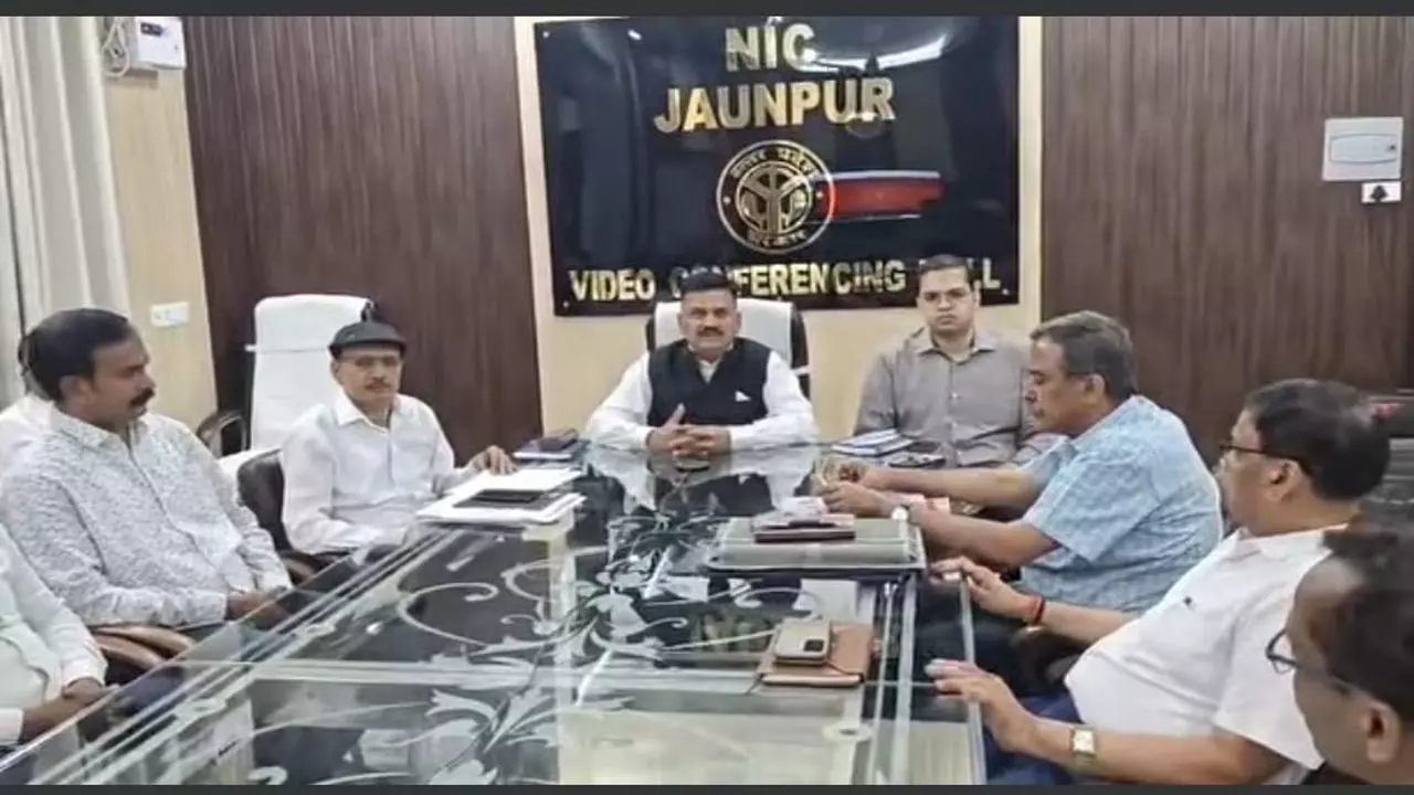 Jaunpur News: भूसा दान अभियान को मिली बड़ी सफलता, 7000 कुंतल भूसा संग्रहित, समाजसेवियों को किया गया सम्मानित