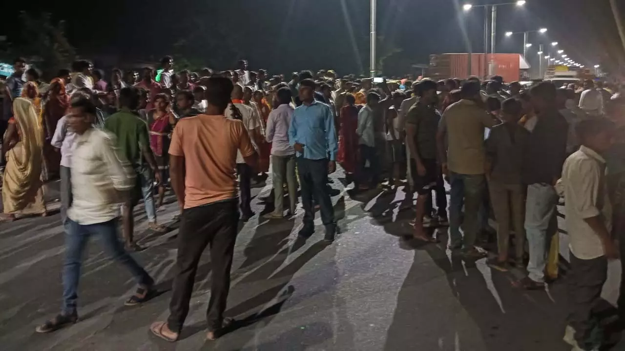 Raebareli News: रायबरेली में अनियंत्रित ट्रक ने दो मासूम भाई-बहनों को कुचला, परिजनों का फूटा गुस्सा
