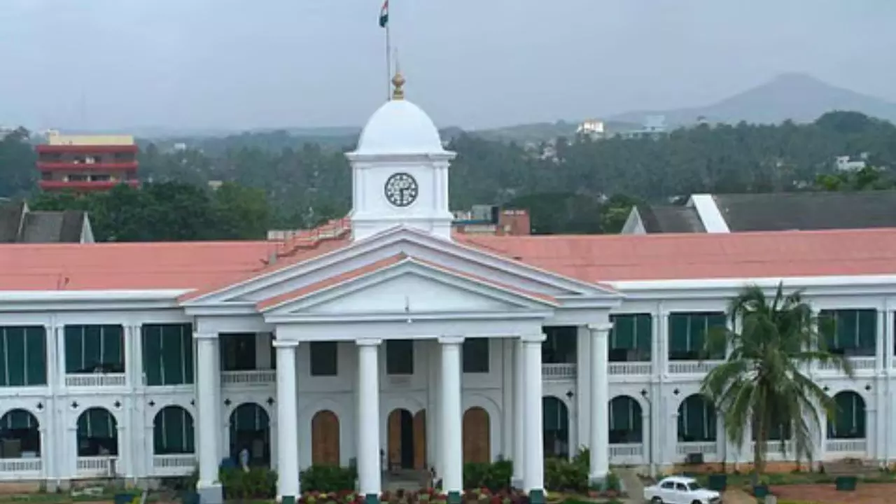 kerala cm office house bomb threat before 3 days of pm modi visit