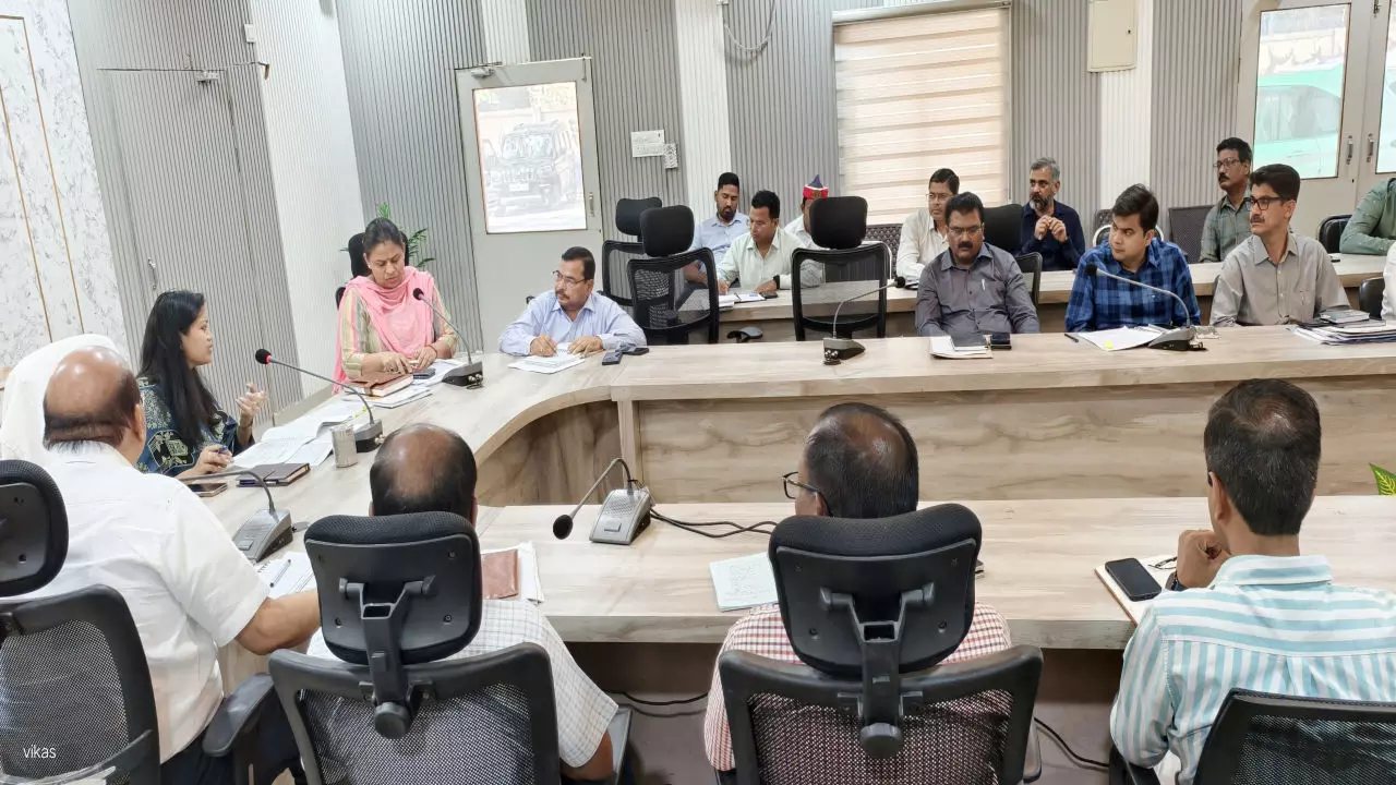 Raebareli News: हीट वेव से बचाव के लिए DM सख्त, अधिकारियों को दिए कड़े निर्देश