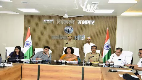 District Education and Monitoring Committee: DM held monthly review meeting, gave instructions