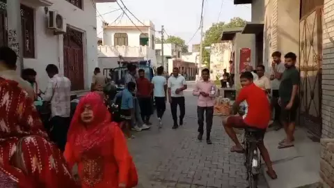 Hapur News: खुली पुलिस गश्त की पोल, एक घर से लाखों की चोरी, पुलिस जांच मे जुटी