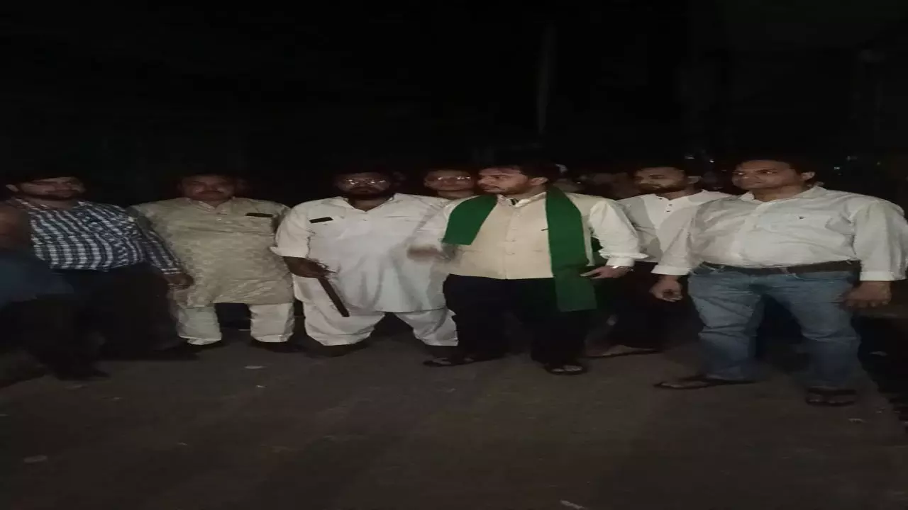 Moradabad News: ऑल इंडिया मुस्लिम पर्सनल लॉ बोर्ड की अपील, मुस्लिम क्षेत्रों में वक्फ के विरोध में बिजली गुल के बाद प्रदर्शन