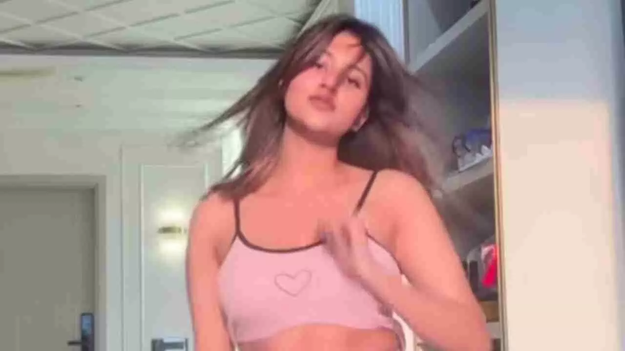 Anjali Arora Sexy Video Anjali Arora Sexy Video