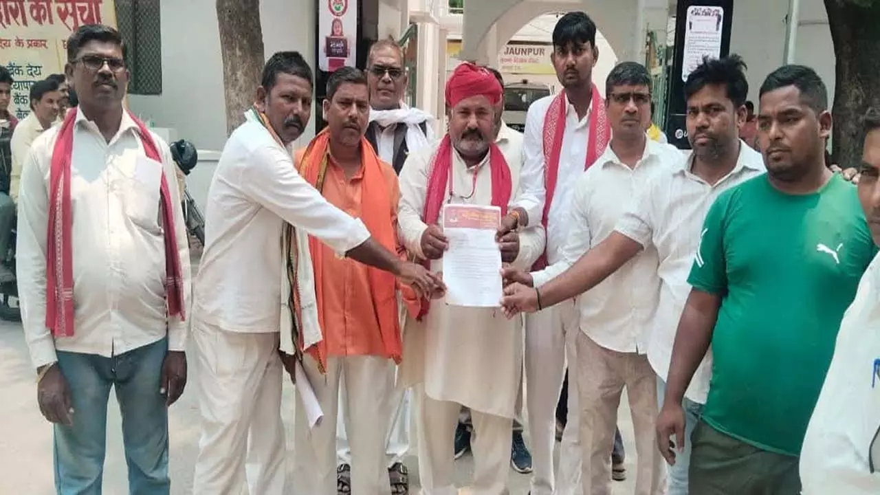 Nishad Party submits memorandum to District Collector to stop auction of Gomati River, Rosh in Machua Samaj