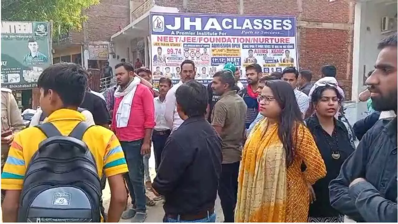 Firozabad News: फ़िरोज़ाबाद में कोचिंग संचालकों की आपस में जमकर मारपीट, वजह जान रह जाएंगे हैरान