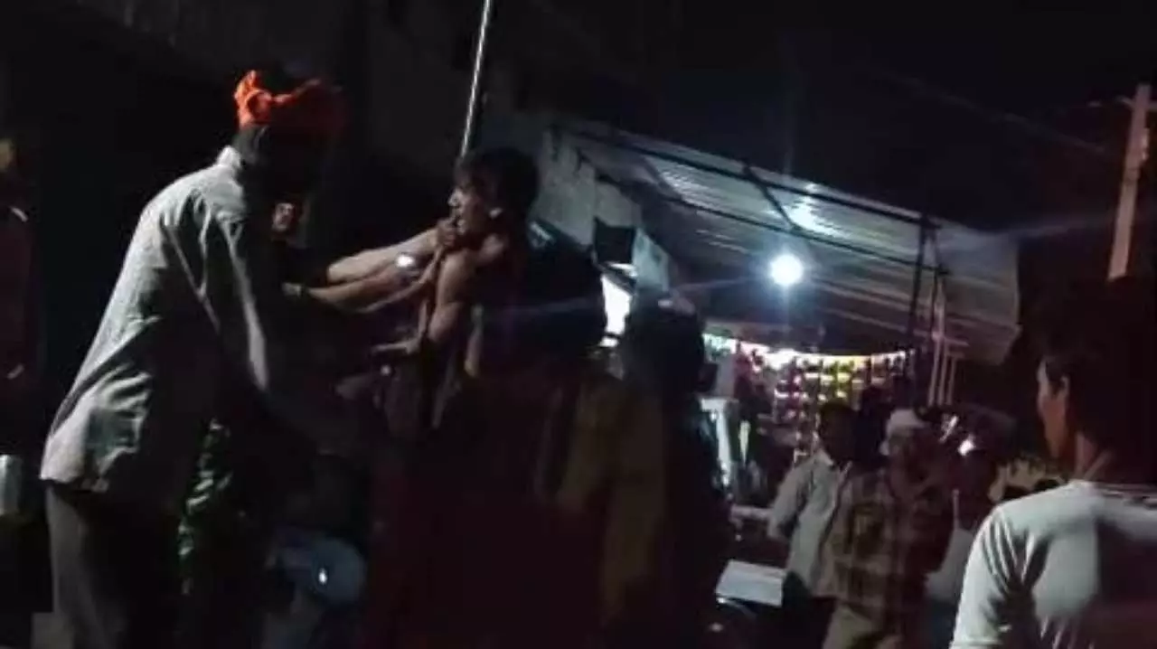 Jhansi News: बहन से छेड़खानी के शक में युवक की बेरहमी से पिटाई, चार आरोपियों पर एफआईआर दर्ज