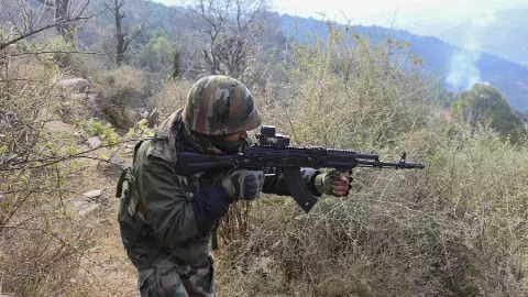LoC पर लगातार आठवें दिन पाकिस्तान की सीजफायर उल्लंघन की हरकत, भारतीय सेना का सख्त जवाब LoC पर लगातार आठवें दिन पाकिस्तान की सीजफायर उल्लंघन की हरकत, भारतीय सेना का सख्त जवाब