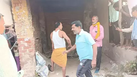 Mainpuri News: कार नीचे छिपा बैठा था मगरमच्छ लोगों की पड़ी नजर तो बुला ली रेस्क्यू टीम
