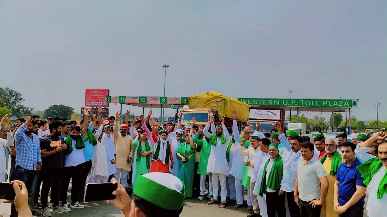 Meerut News: सिवाया टोल से मुजफ्फरनगर तक गूंजा किसानों का गुस्सा, हजारों जुटे आक्रोश पंचायत में