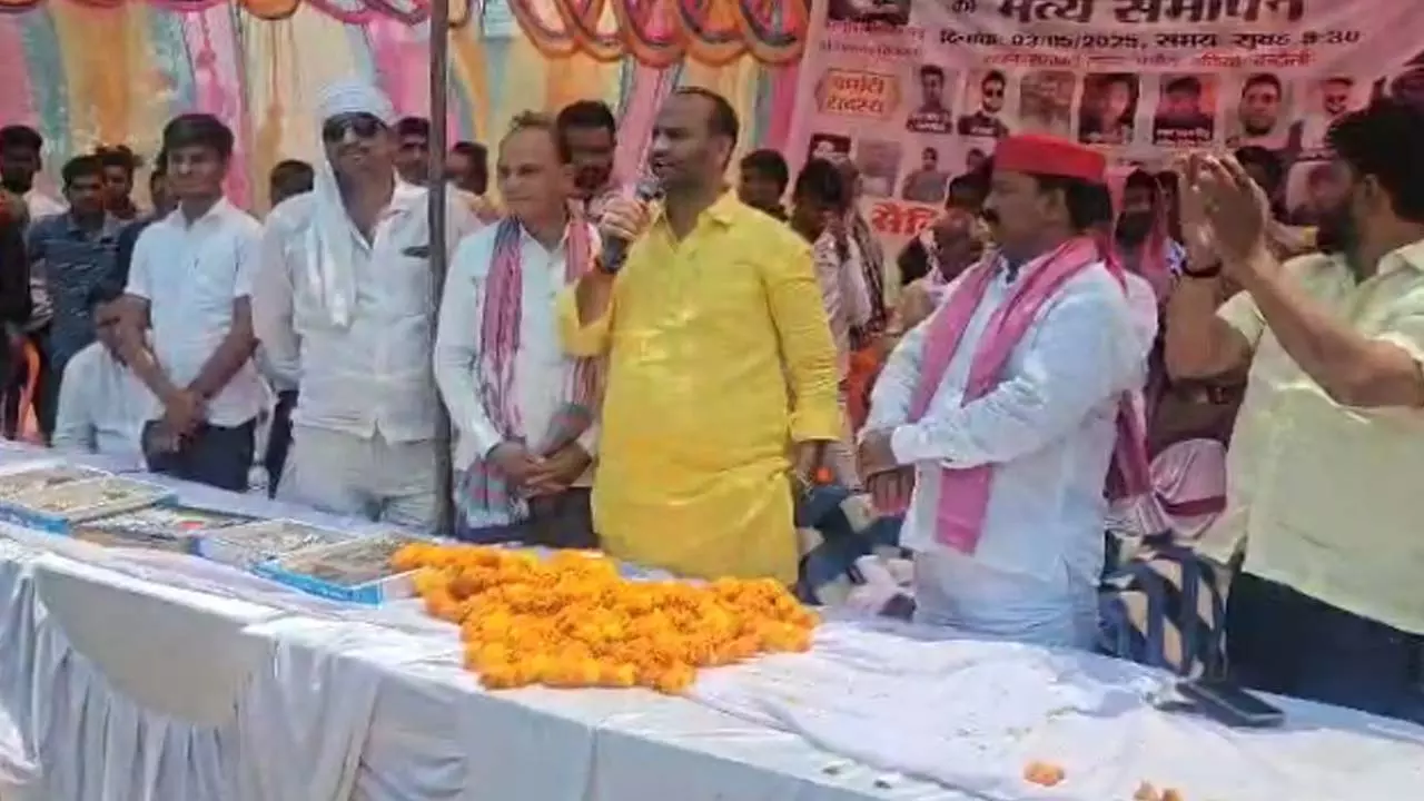 SP National Secretary reaches Defense Minister Rajnath Singhs village and demands recruitment of youth into army