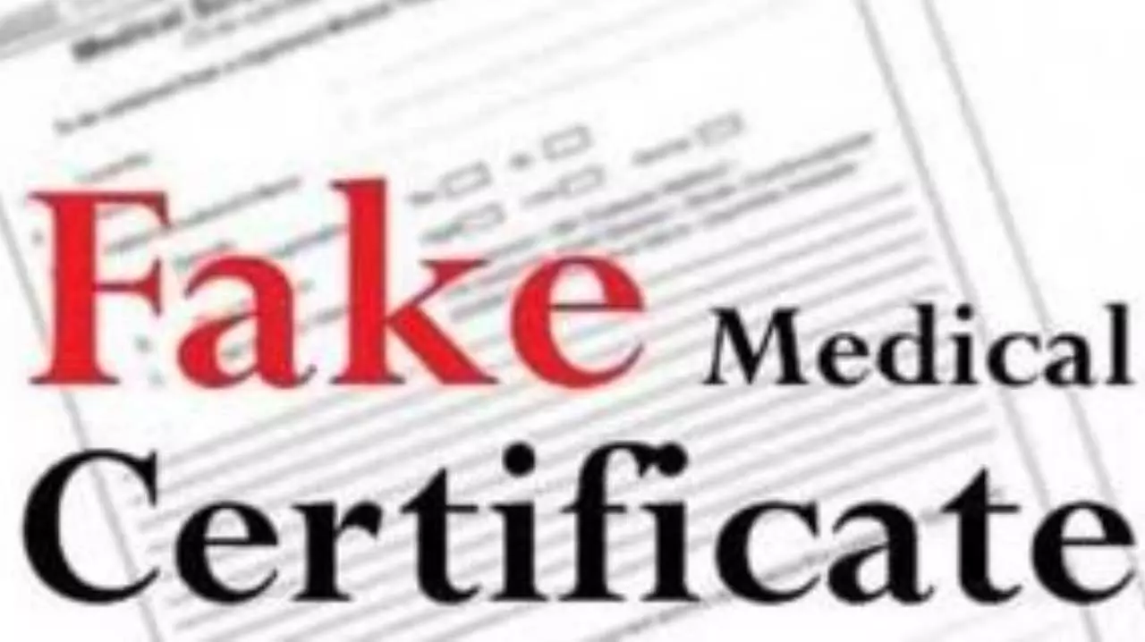 Lakhimpur kheri News: 50-100 रुपए में बिक रही स्वास्थ्य की विश्वसनीयता, धड़ल्ले से बन रहे फर्जी मेडिकल सर्टिफिकेट