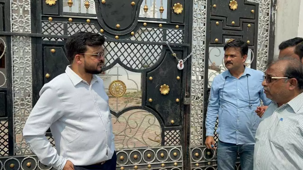 Shravasti News: रविवार को अवैध मदरसों पर चला बाबा का बुलडोजर, 8 दिनों में 68 अवैध मदरसे बन्द