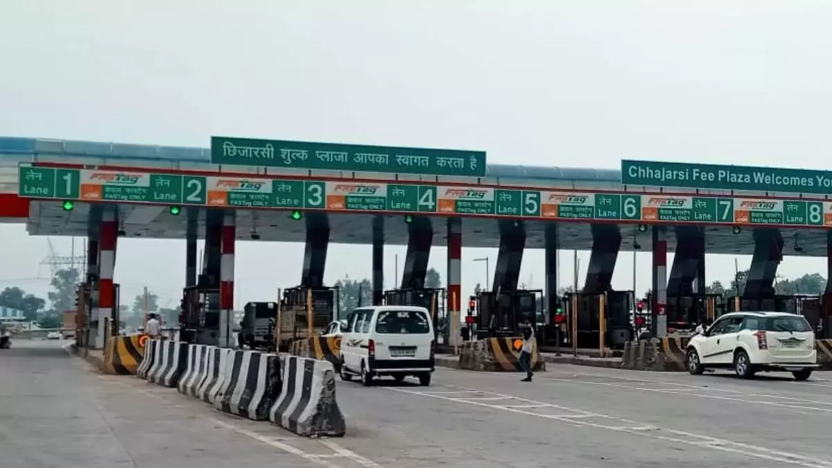 Hapur News: टोल कर्मियों ने सपा सासंद रूचि वीरा के साथ की अभद्रता, पुलिस जाँच में जुटी