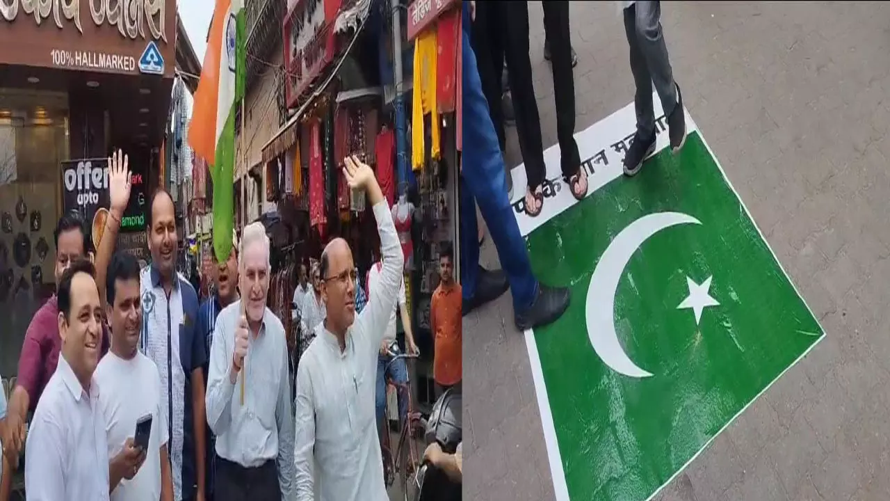 Hapur News: हापुड़ में पाकिस्तान के खिलाफ विरोध प्रदर्शन, झंडा रखकर जूतों से रौंदा और नारेबाजी की