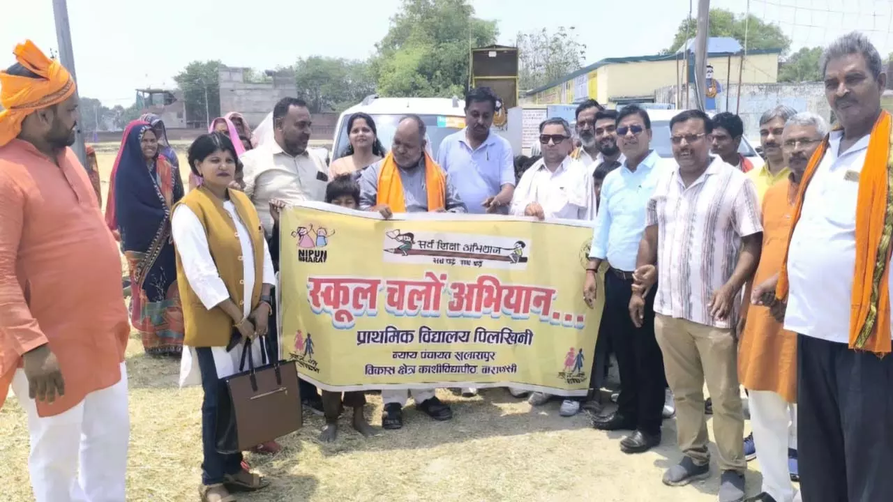District President Hansraj Vishwakarma inaugurates nomination rally and school run campaign