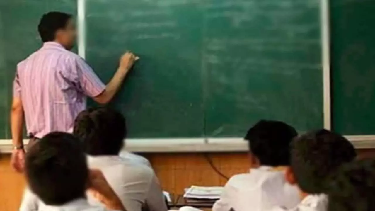 Sluggishness of Naugarh education department: Months passed since sessions started, no new books in hands of students yet