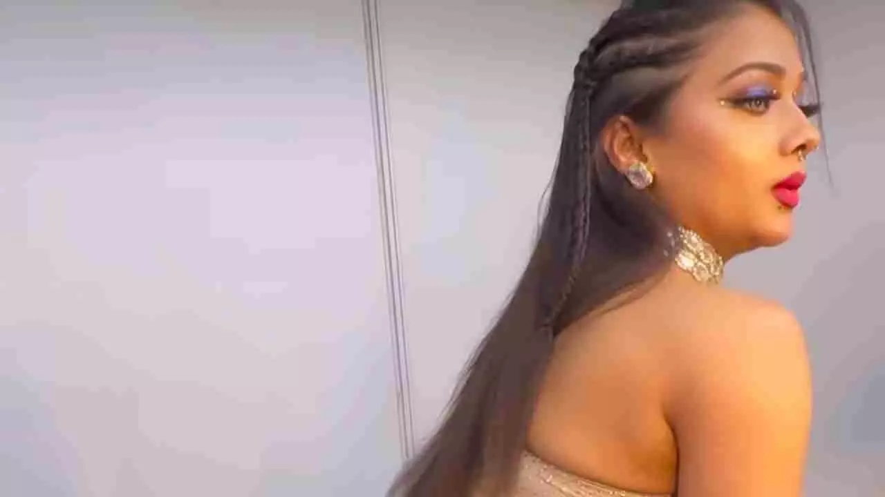 Viral Bold Video: देसी हसीना ने बेड पर कर दी अश्लील हरकत, यूजर्स बोले- वाहियात Viral Bold Video: देसी हसीना ने बेड पर कर दी अश्लील हरकत, यूजर्स बोले- वाहियात
