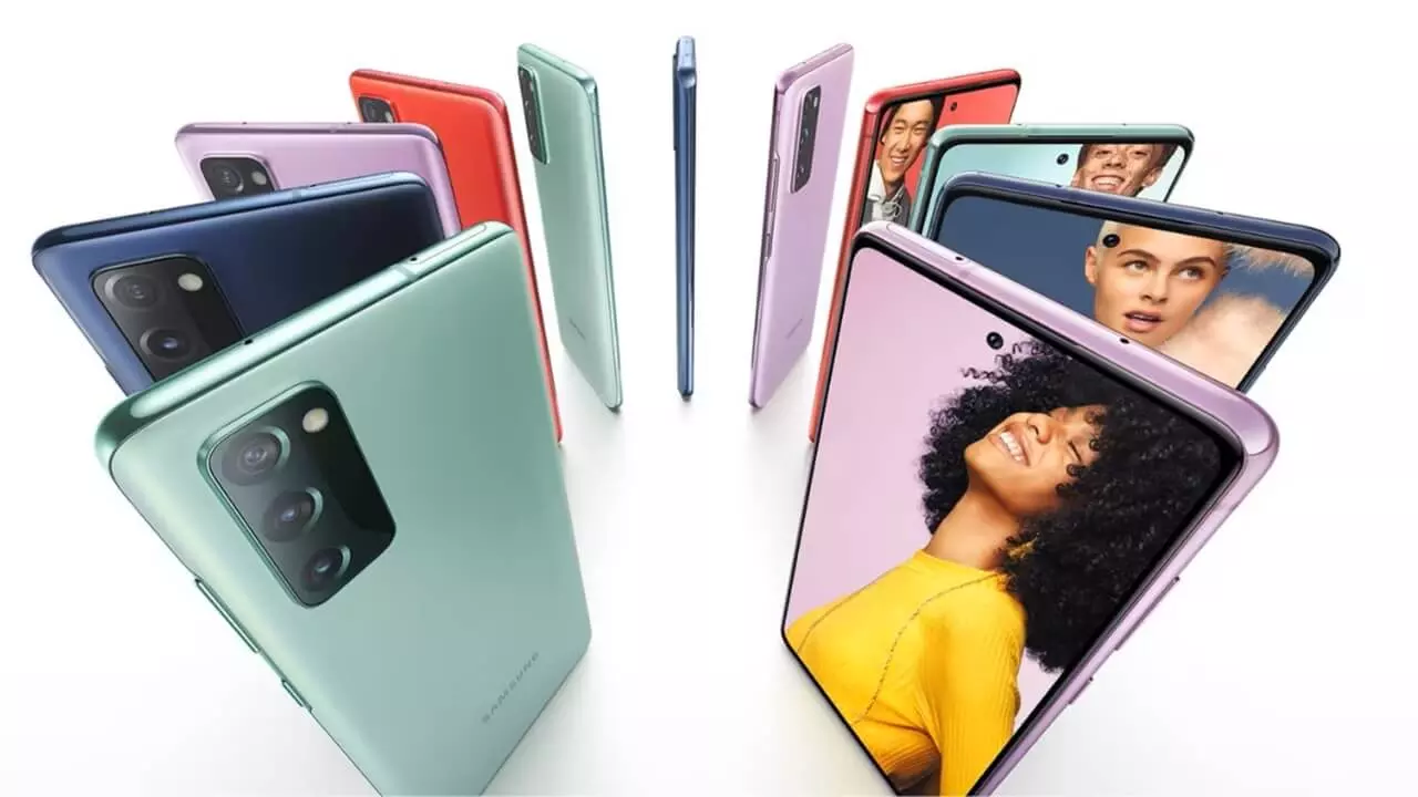 Mobile Phones Under 30000