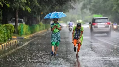 Aaj Ka Mausam: दिल्ली से पटना तक भीगा मौसम, आज कई राज्यों में भारी बारिश की चेतावनी