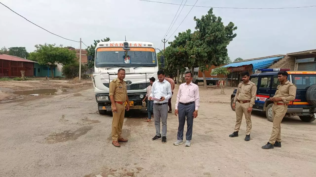 Heavy action of mining department and police in Rae Bareli