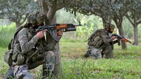 Pakistan army firing on LoC one soldier dinesh kumar martyr after Operation Sindoor Amid india pakistan war Pakistan army firing on LoC one soldier dinesh kumar martyr after Operation Sindoor Amid india pakistan war