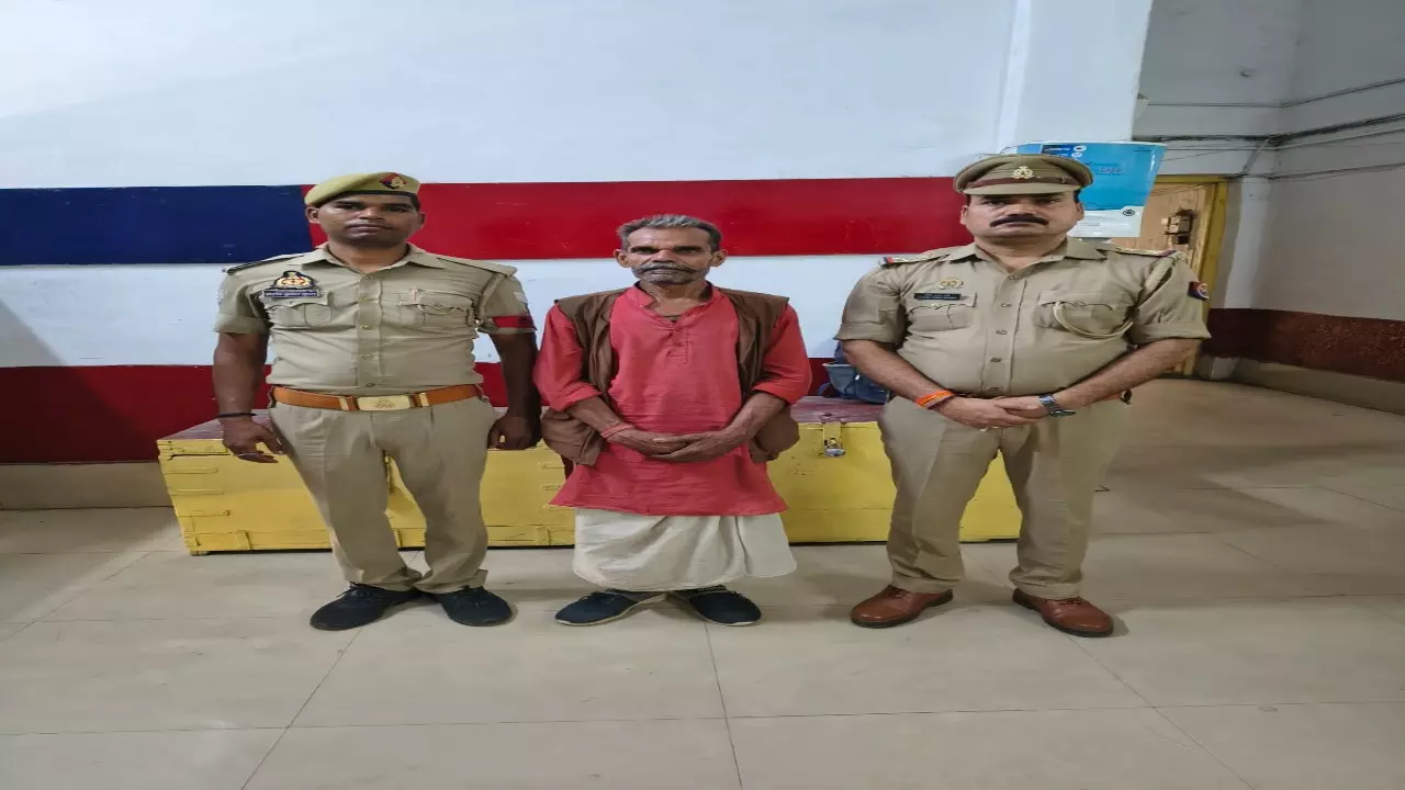 Chandauli News: बरसों से फरार कुख्यात अपराधी आखिरकार रेलवे पुलिस के हत्थे चढ़ा