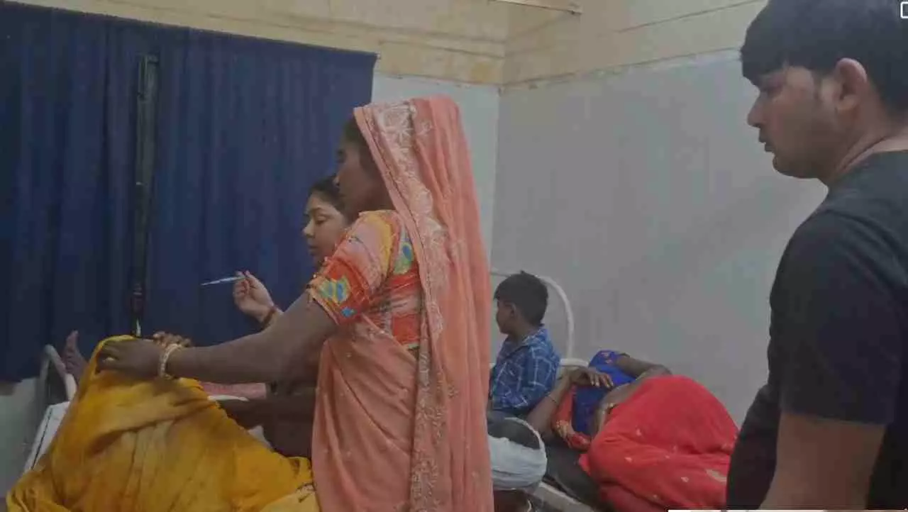 Chandauli News: तेज रफ्तार का कहर,ट्रक ने मारी ट्रैक्टर में टक्कर,मची चीख पुकार,एक दर्जन घायल