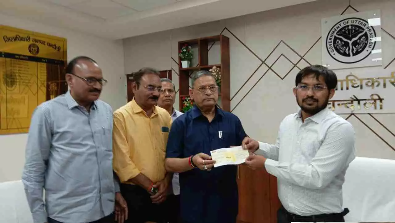 Chandauli News: देश नहीं झुकने देंगे,आपात स्थिति के लिए विद्यालय प्रबंधक ने आर्थिक सहयोग की किया शुरुआत,जानिए क्या किया अपील