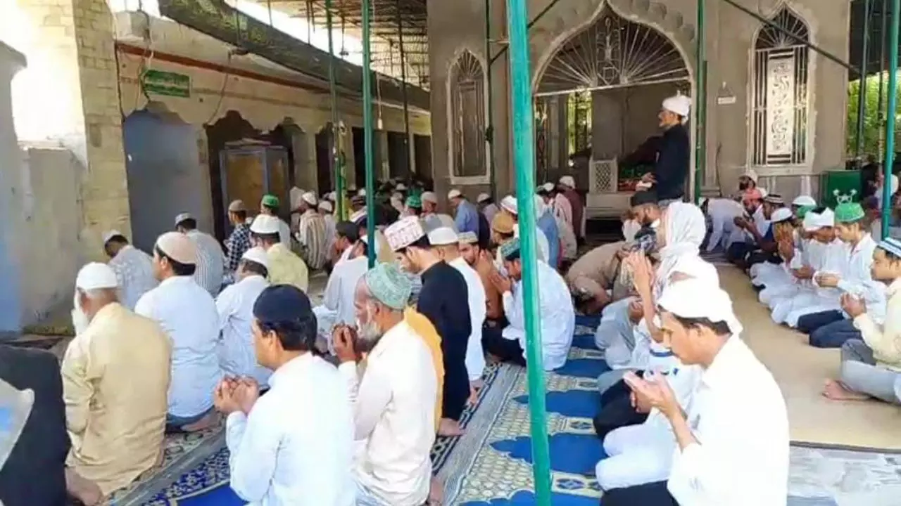Unnao News: हम सेना के साथ, बच्चा बच्चा कुर्बान, पीछे नहीं हटेगा मुसलमान, जुमे की नमाज में शहर काजी का एलान