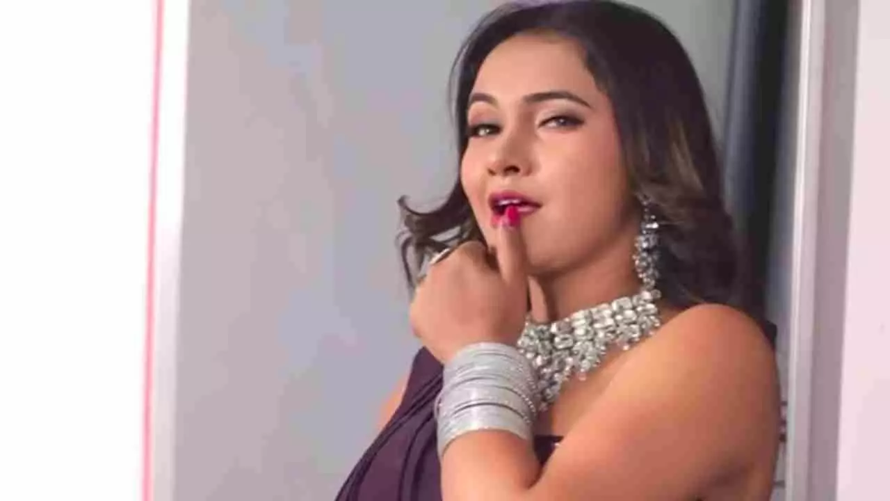 Trisha Kar Madhu New Video