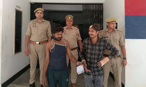 Robbery took place with vehicle sitting in auto, police reveal
