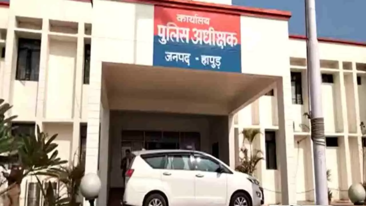 Hapur News: स्कूल से घर लौट रही छात्रा से युवक ने की छेड़छाड़,विरोध पर घर में घुसकर किया हमला, मां-बेटी घायल
