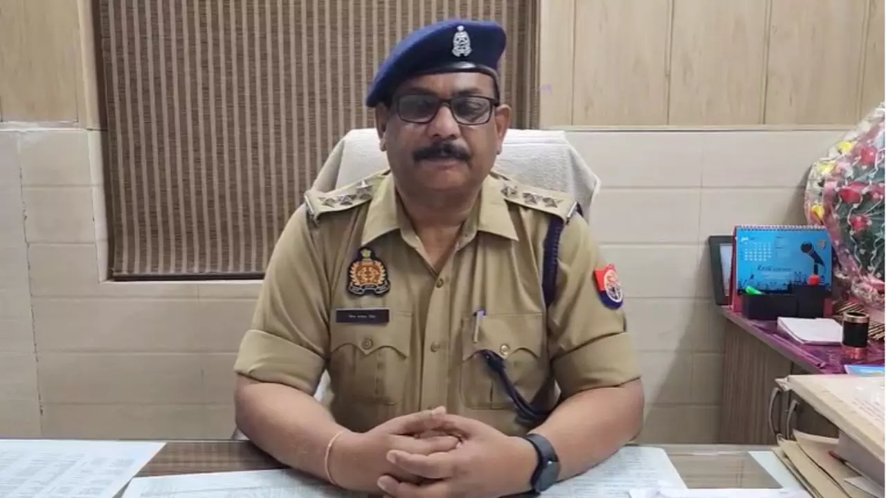 Meerut News: प्रशिक्षु दरोगा से मारपीट का मामला गरमाया, महिला समेत तीन पर मुकदमा