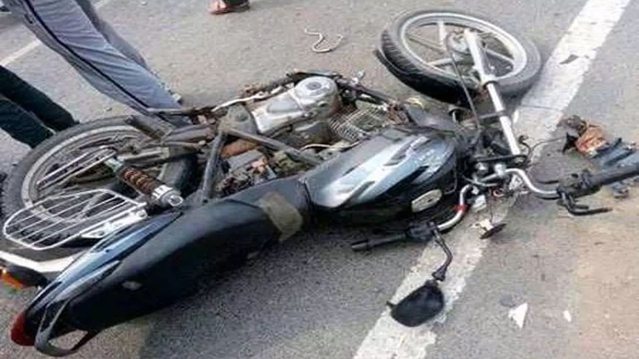 Vehicle Hit Mama Dead Nephew Injured Road Accident News in Hindi