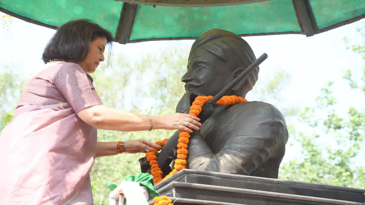Meerut News: क्रांति की धरती मेरठ से उठी नई चेतना की पुकार, कुलपति ने युवाओं से कहा- देशहित को बनाएं जीवन का आधार