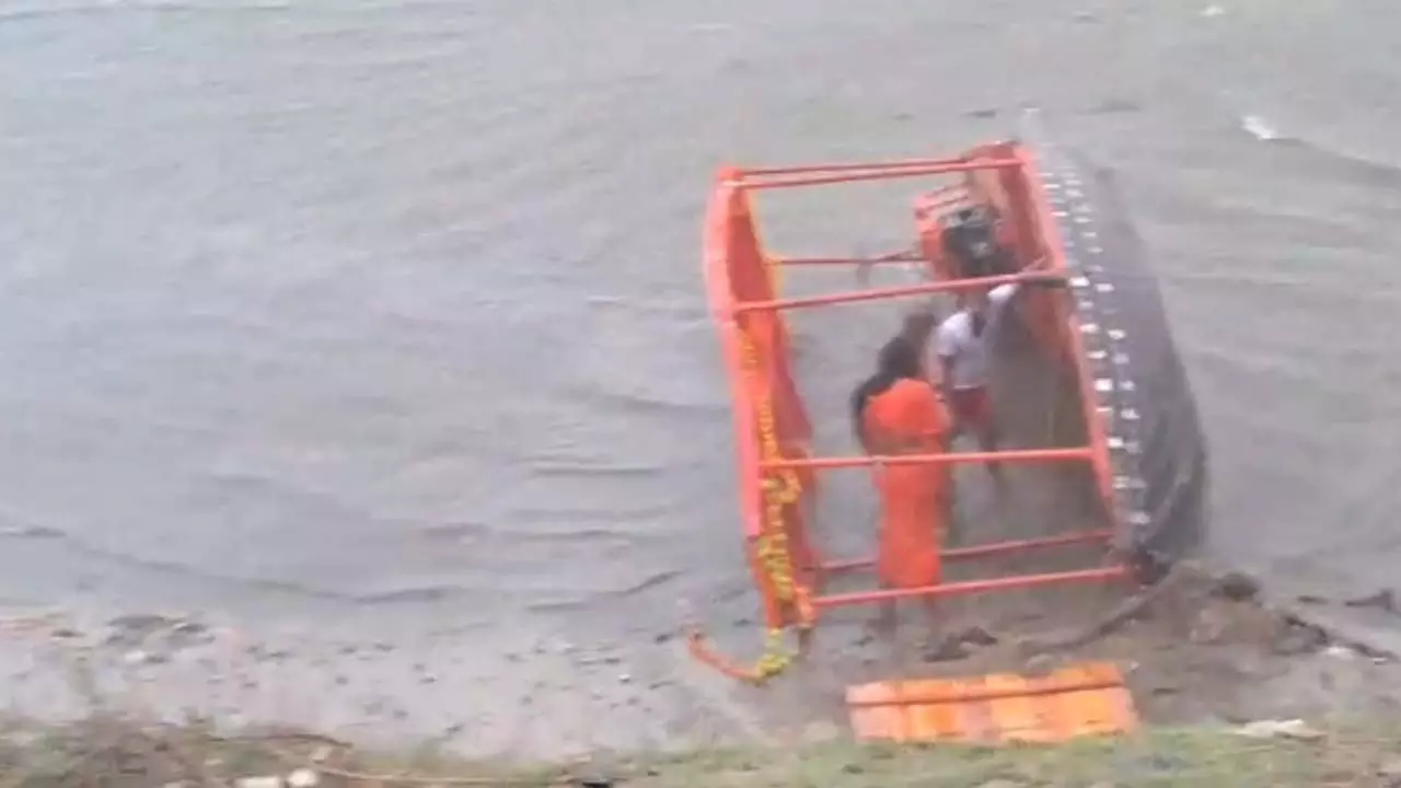 Steamer turned into Ganga, child-saving sacrifice emperor and devotee