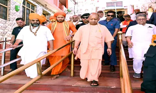 Ayodhya News: अयोध्या में योगी आदित्यनाथ का दौरा: संत रविदास मंदिर में विकास कार्यों का लोकार्पण, संतों के साथ सहभोज