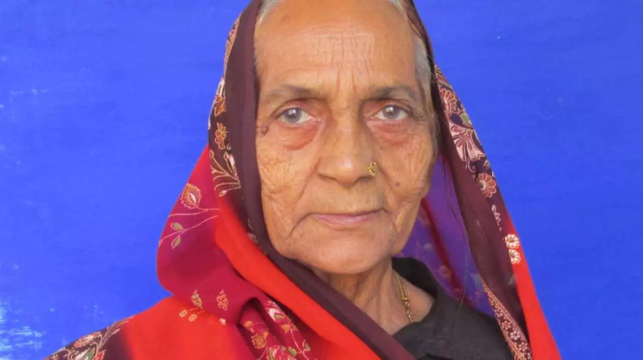 Chandauli News: तारा देवी गुप्ता: एक शिक्षिका मां का अटूट समर्पण