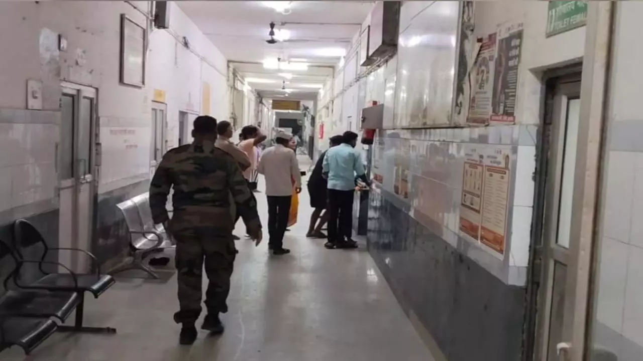 Speeding bike collides with pol youth Died Road Accident News in hindi