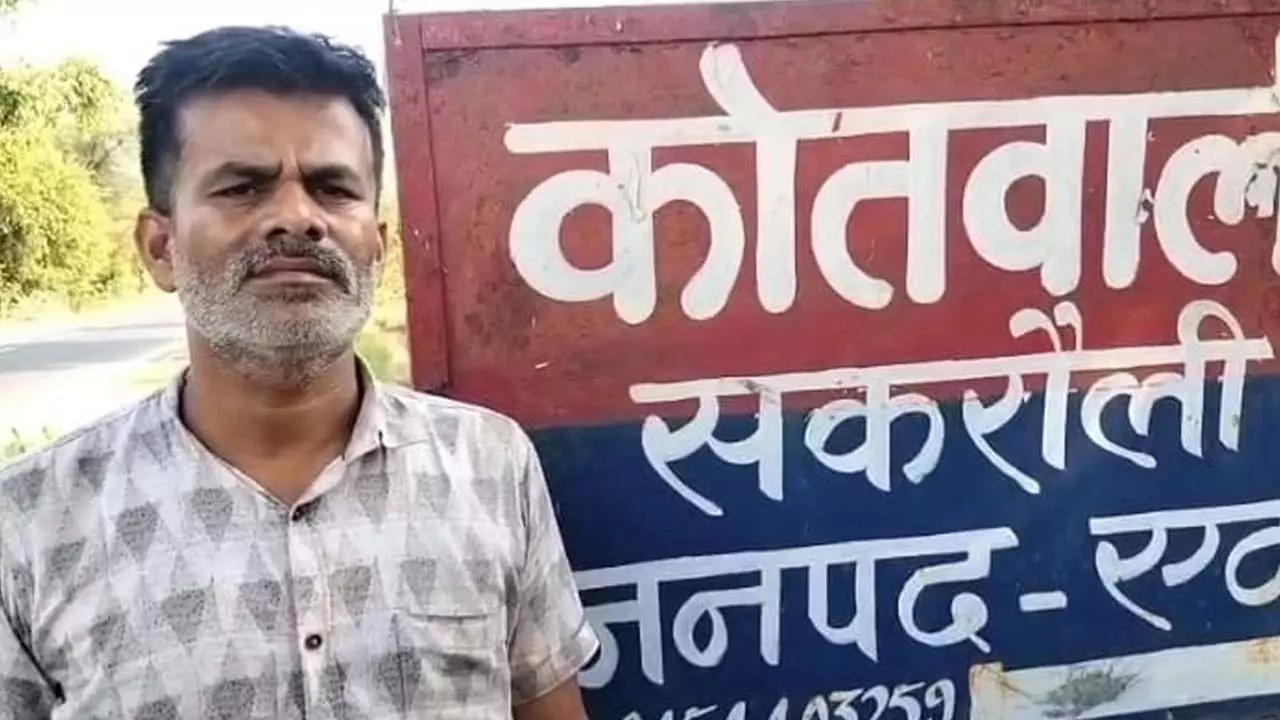 Miscreants looted lakhs of cash including jewelery from passersby