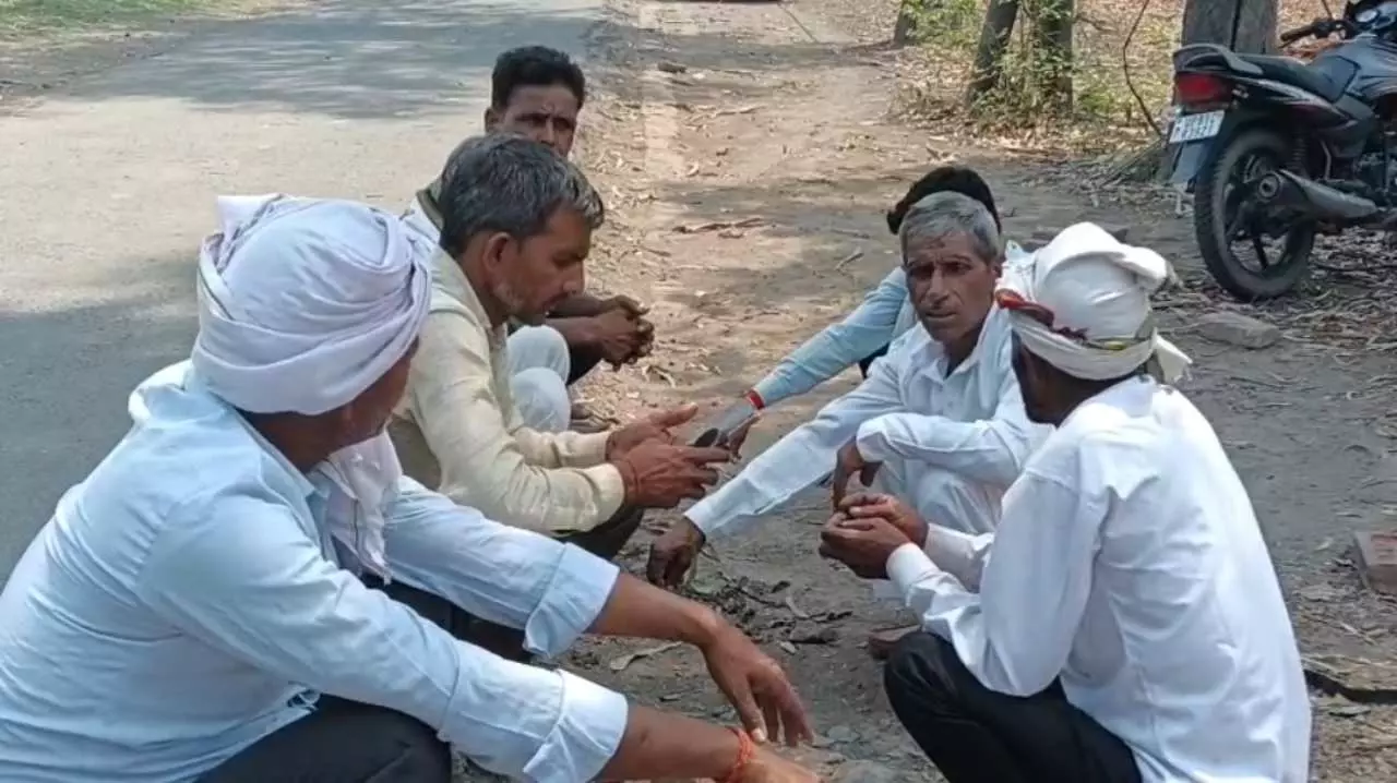 Aligarh News:-75 वर्षीय किसान की खेतोँ में पड़ी मिली लाश,परिजनों ने जमीनी रंजिश में लगाया हत्या का आरोप